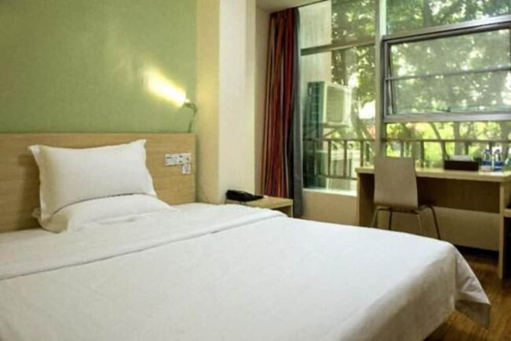 undefined E Plus Hotel Guangzhou Baixin Branch 6