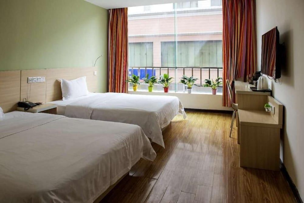 undefined E Plus Hotel Guangzhou Baixin Branch 4