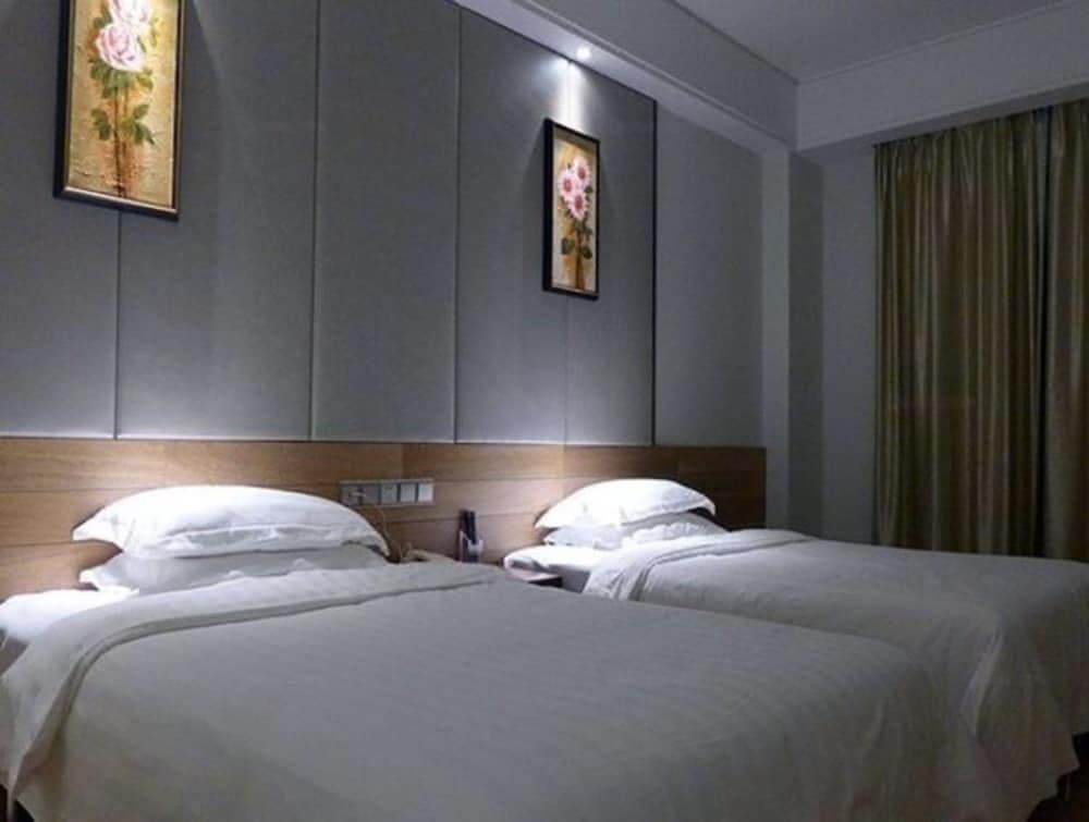 Guangzhou Superior Hotel Standard Twin Room, No Windows 3
