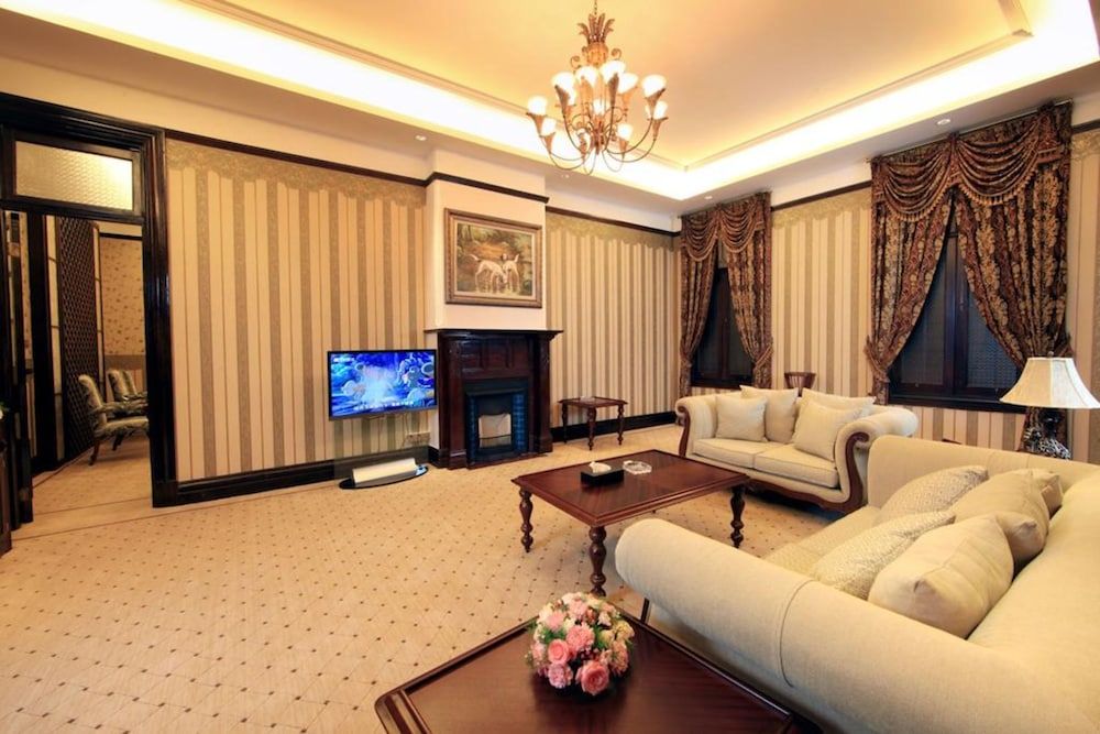 Guangzhou Yuehai Hotel Deluxe Suite 2