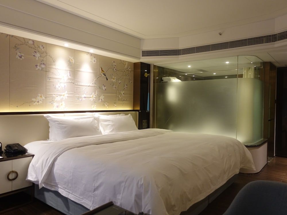 Clifford Suites