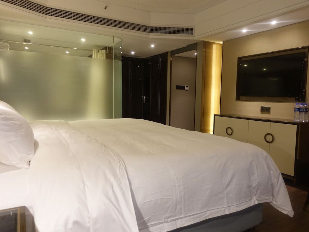 undefined Clifford Suites 9