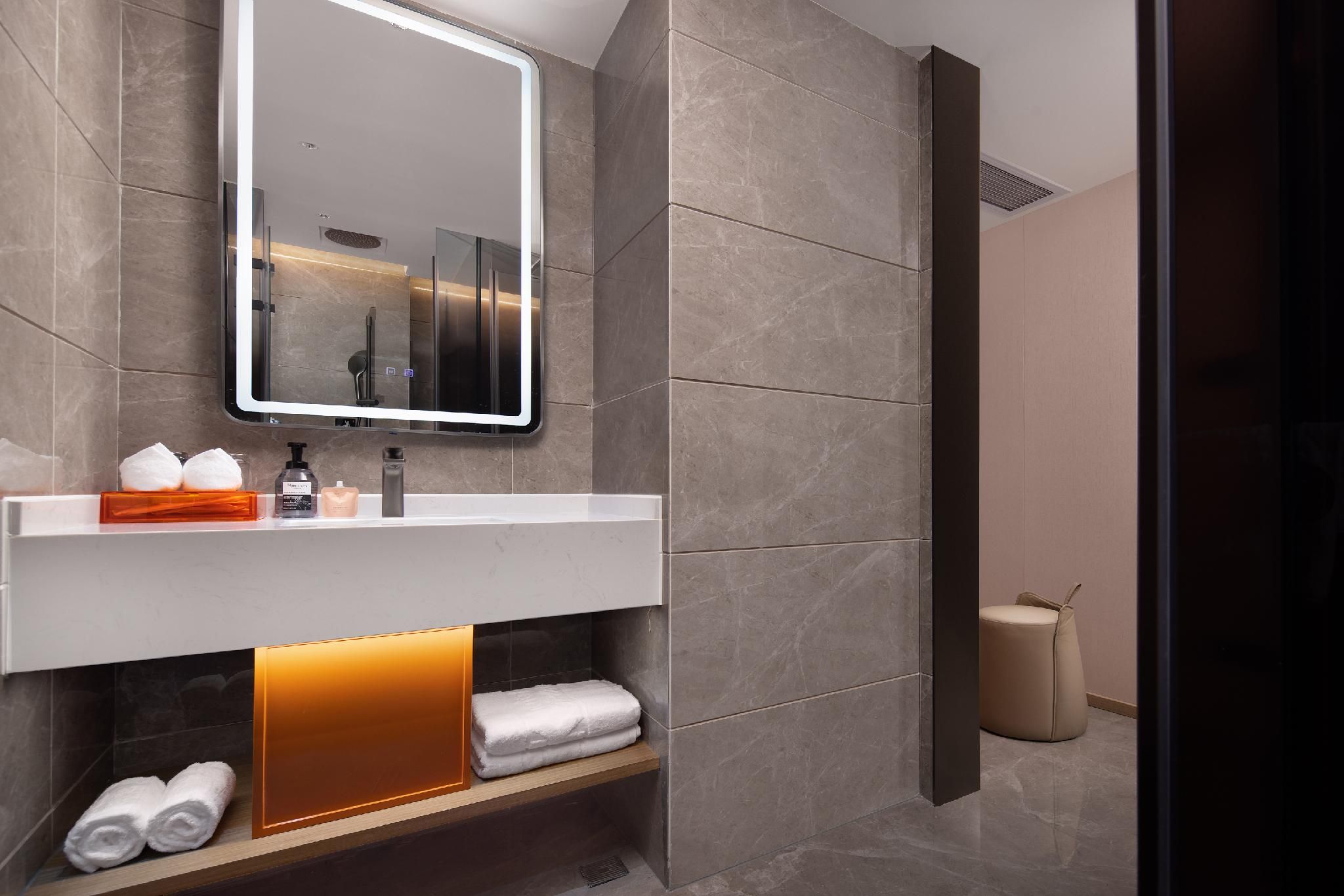 City View - 1 King Bed