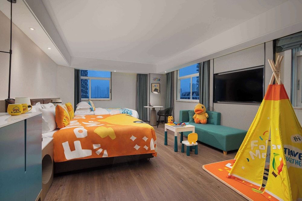 Ramada Encore by Wyndham Guangzhou Jiangnanxi Family Room, 1 King Bed, Non Smoking