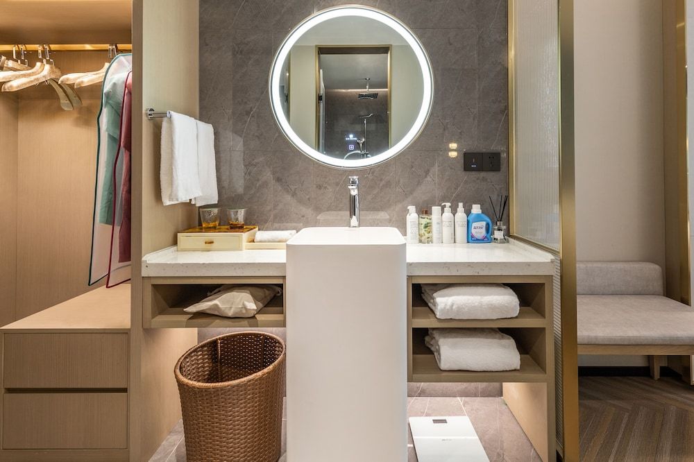 GZ Baiyun Airport MeHood Liz Hotel T1 Superior Double Room, 1 Queen Bed 5