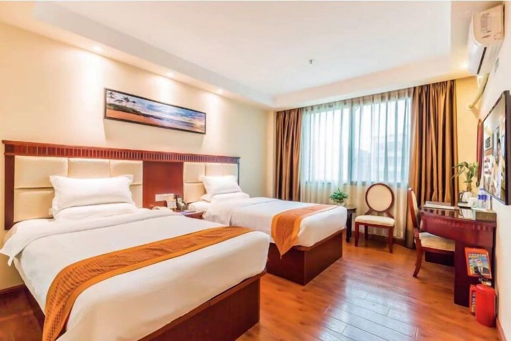 undefined Greenhouse Baiyun Airport Store 8