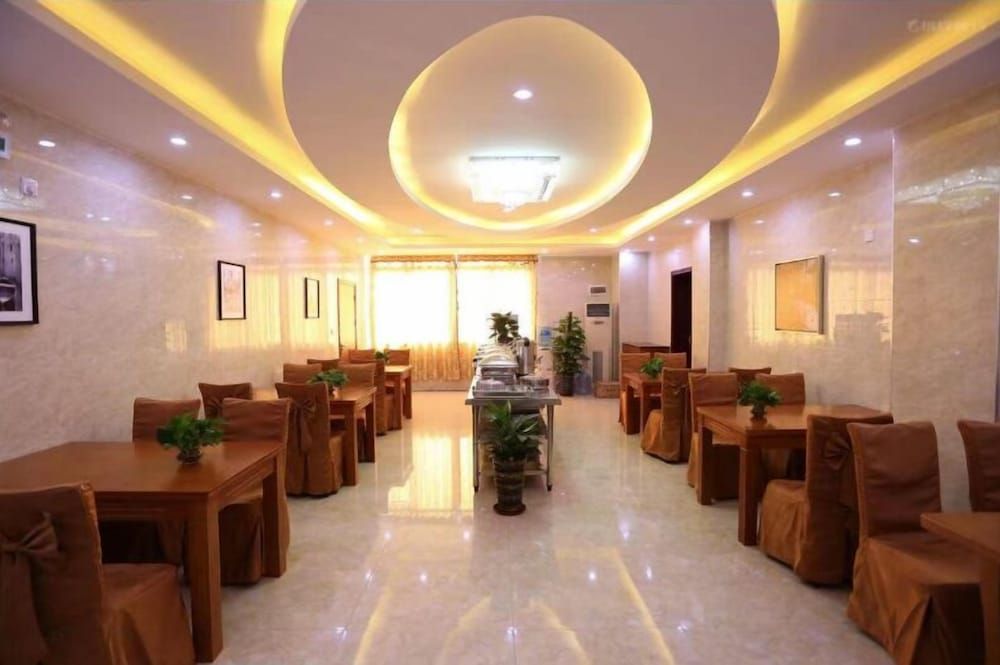 undefined Greenhouse Baiyun Airport Store 9