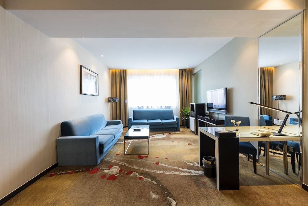 Suite (Selected D)