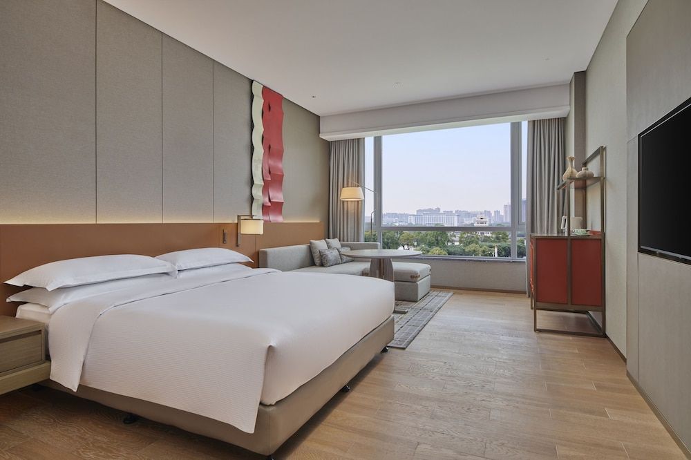 Deluxe Room, 1 King Bed