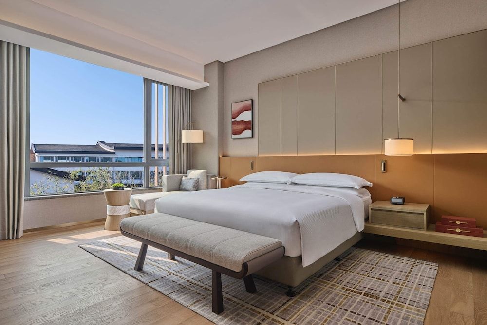 Deluxe Suite, 1 King Bed