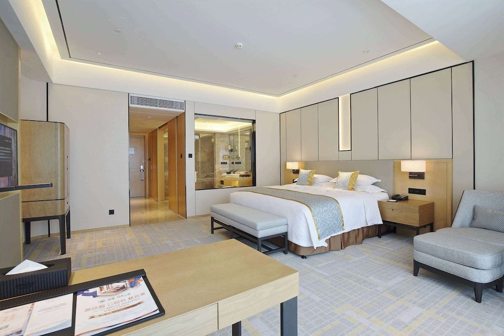 Executive Room, 1 King Bed, Smoking