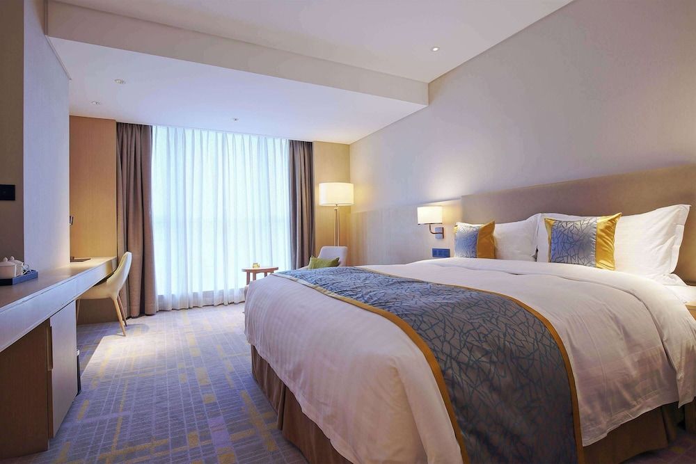 Business Room, 1 King Bed, Non Smoking