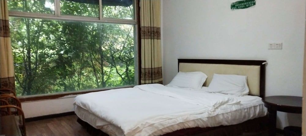Jingheyuan Mianzhu Standard Twin Room 2