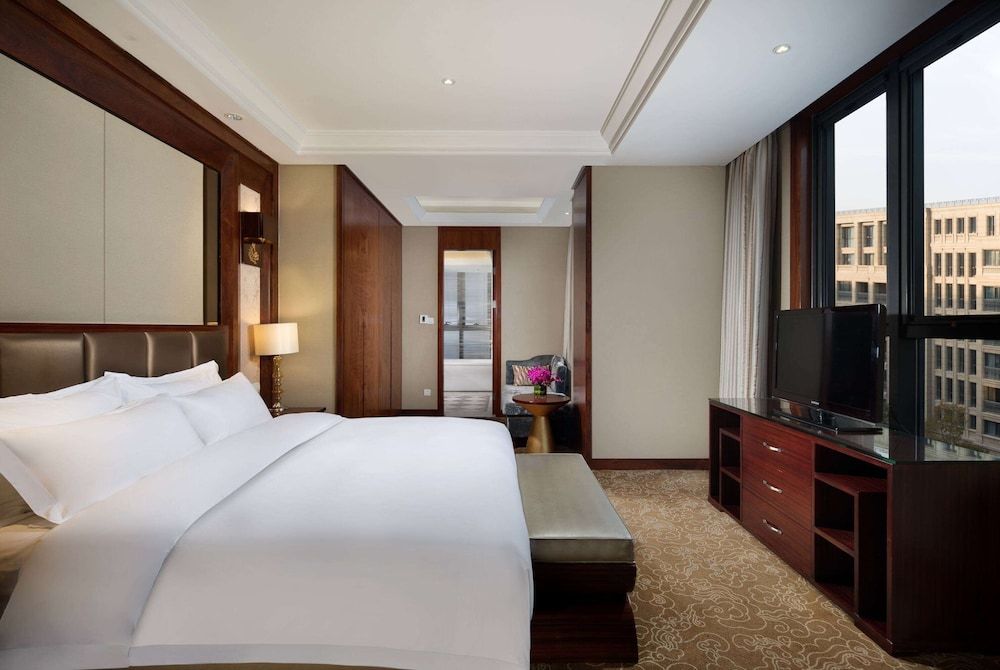 Superior Room, 1 King Bed, Smoking