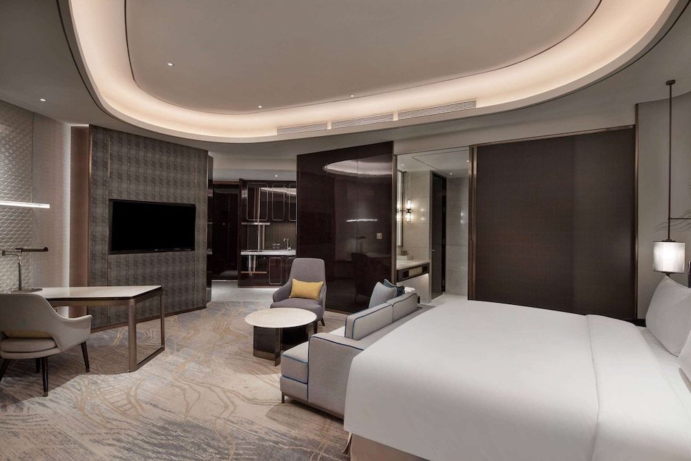 Family Suite, 1 King Bed (Imperial)