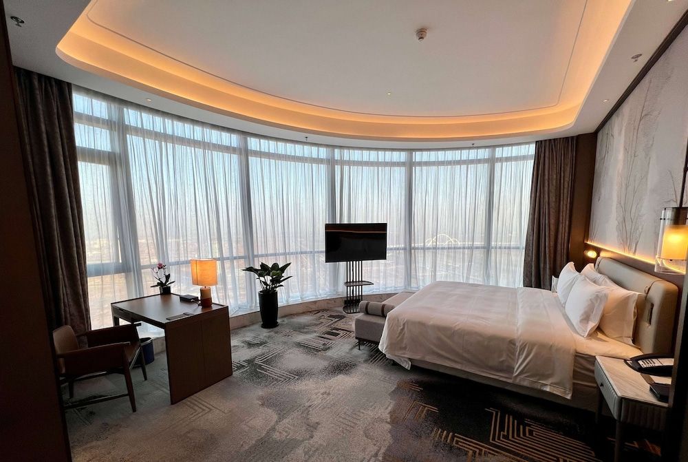 Deluxe Suite (2 King Beds)