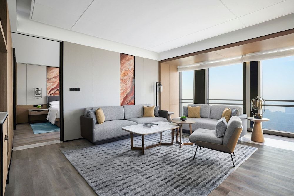 Executive Suite, 1 King Bed, City View