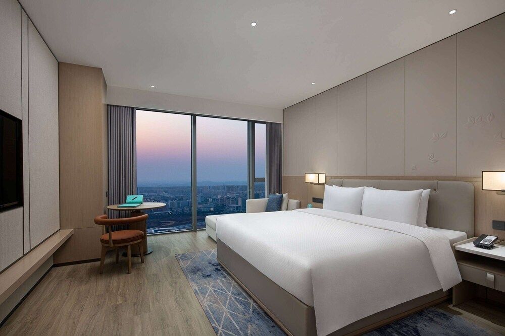 Business Room, 1 King Bed, Non Smoking