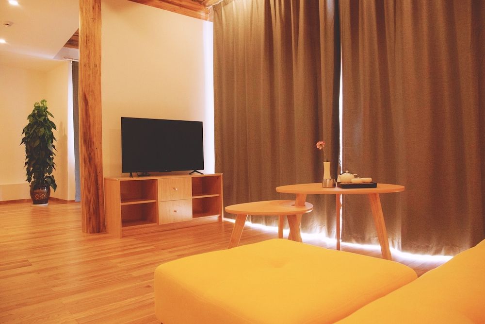 Comfort Suite, Smoking