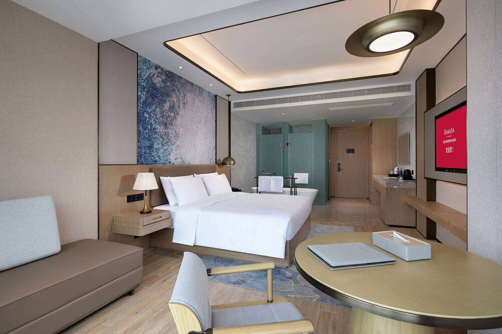 Deluxe Room, 1 King Bed, Non Smoking