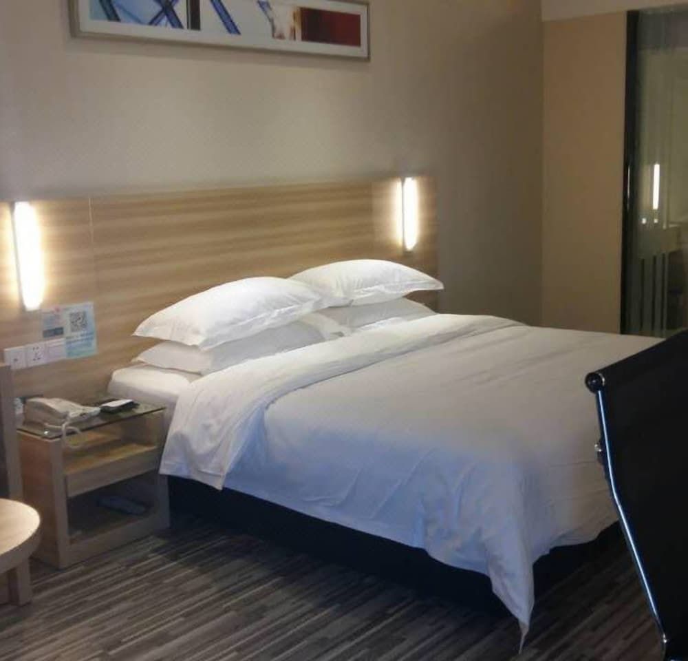 Poltton International Apartment Luohe Deluxe King Room with City View