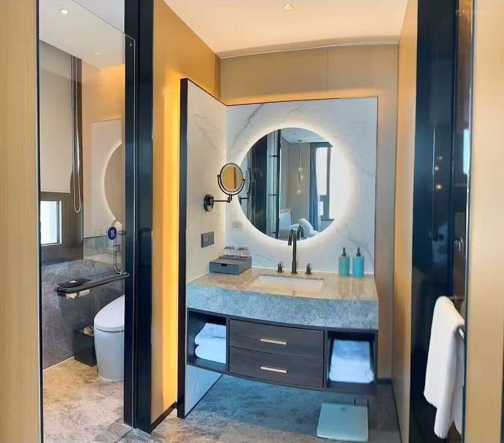 Deluxe Suite, 1 King Bed