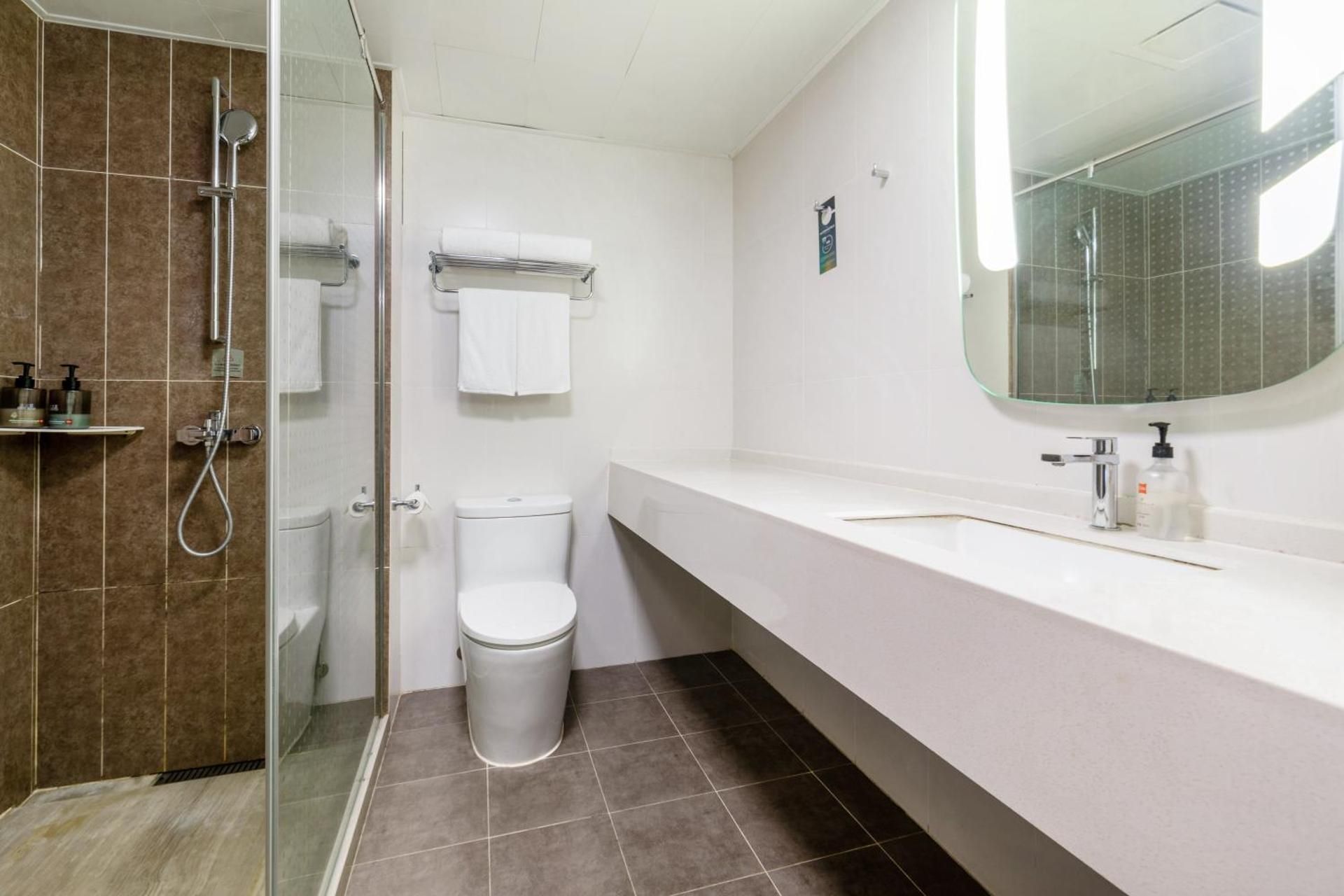 undefined Ibis Chongqing Jiefangbei Pedestrian Street Hotel 6