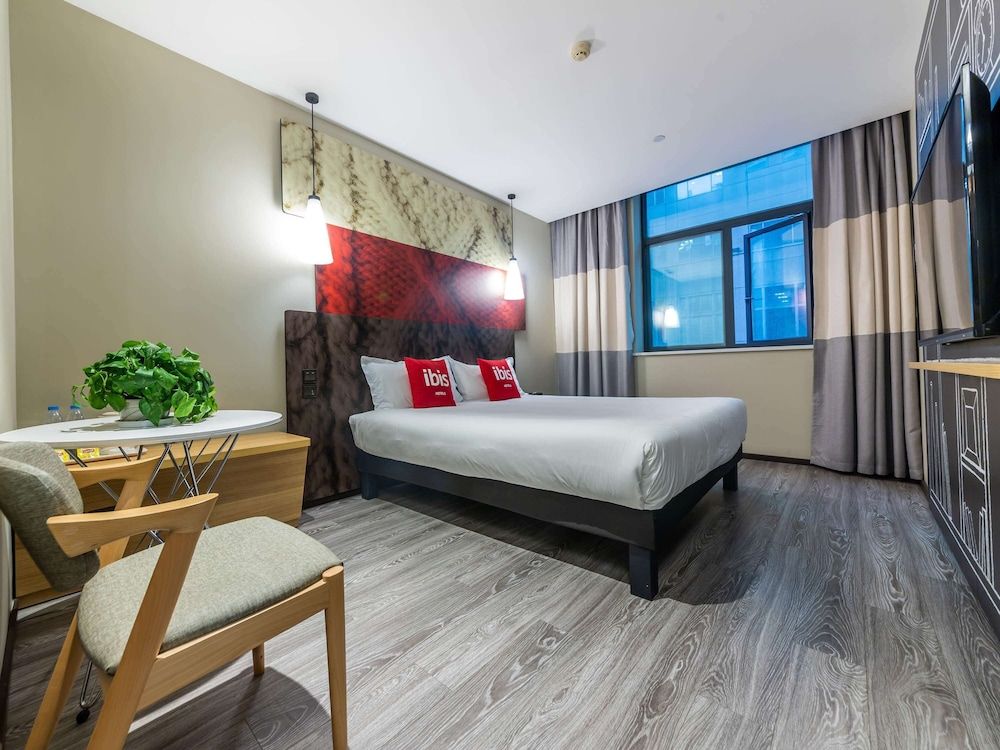 undefined Ibis Chongqing Jiefangbei Pedestrian Street Hotel