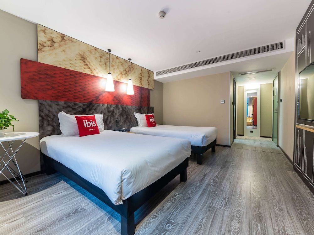 undefined Ibis Chongqing Jiefangbei Pedestrian Street Hotel 2