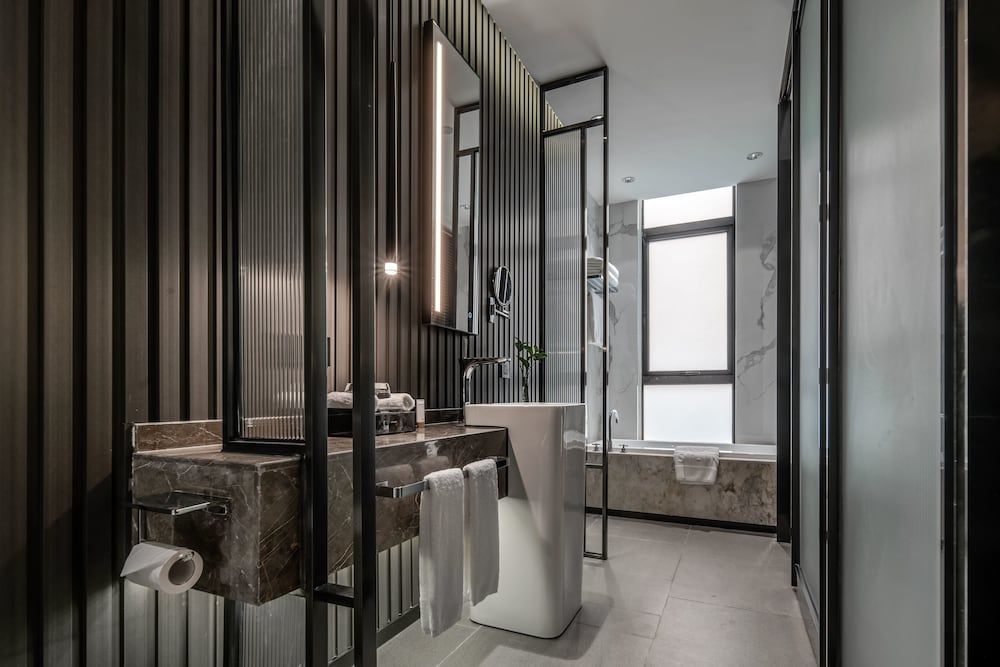 The Kuan Hotel Deluxe Double Room 5