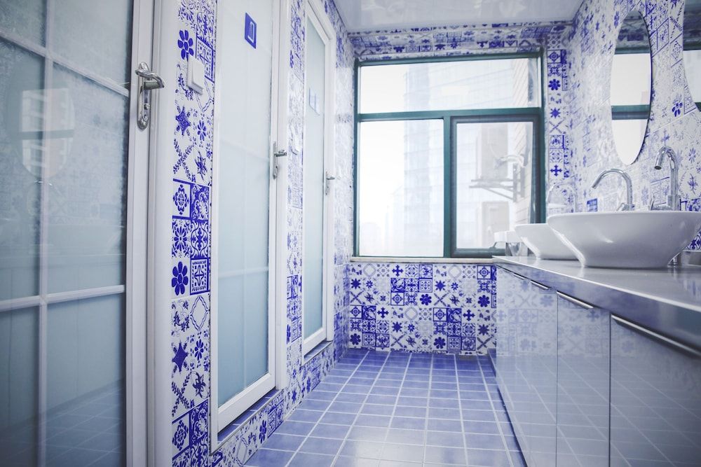 Only Cafe and Backpacker Bed in 8-Bed Female Dormitory Room 4