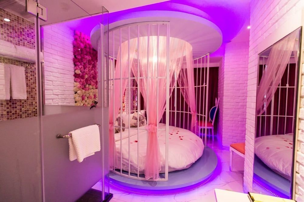 undefined Love of Swan Theme Hotel