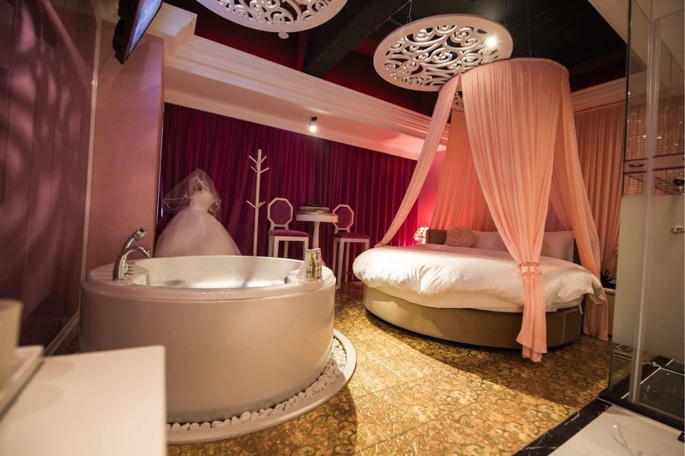 undefined Love of Swan Theme Hotel 6