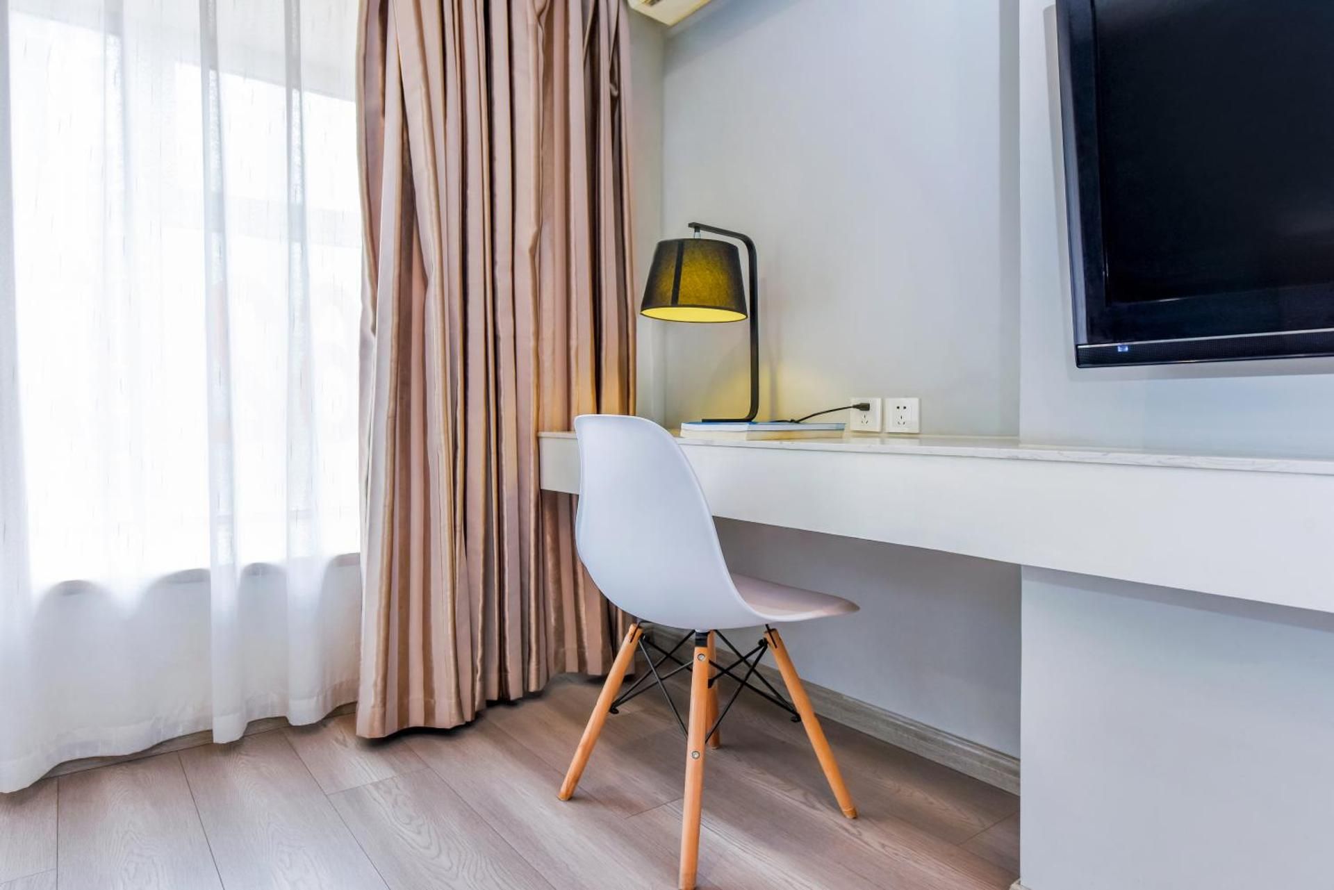 undefined IF Hotel 8