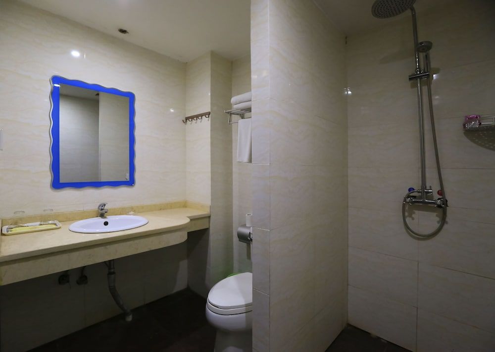 IF Hotel Deluxe Twin Room 3