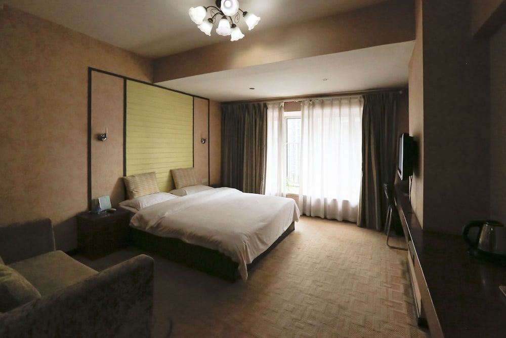 undefined IF Hotel 8