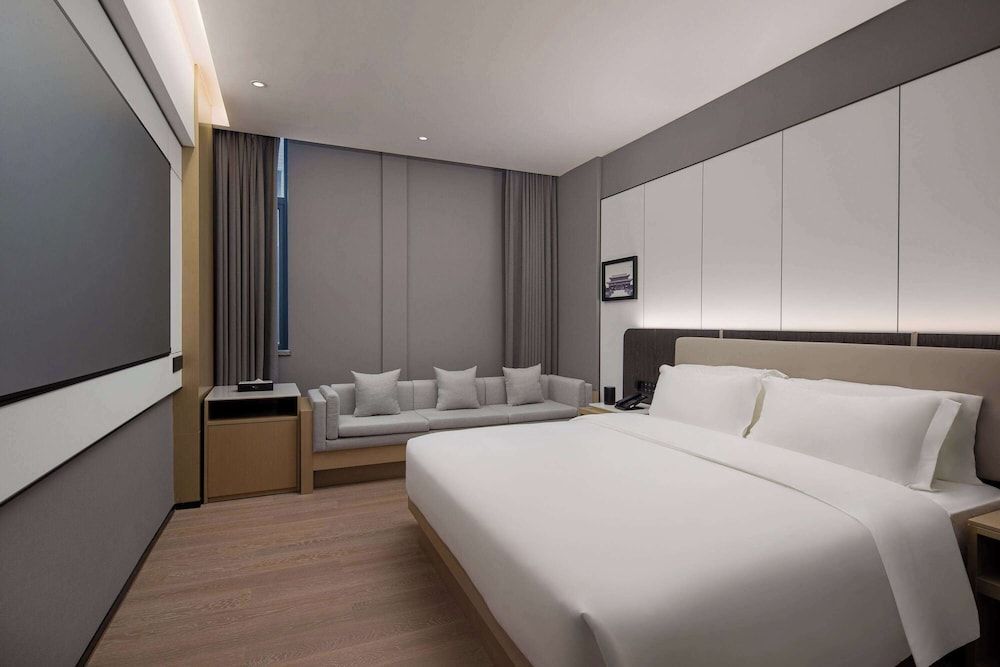 Room, 1 King Bed, Non Smoking (Theater)