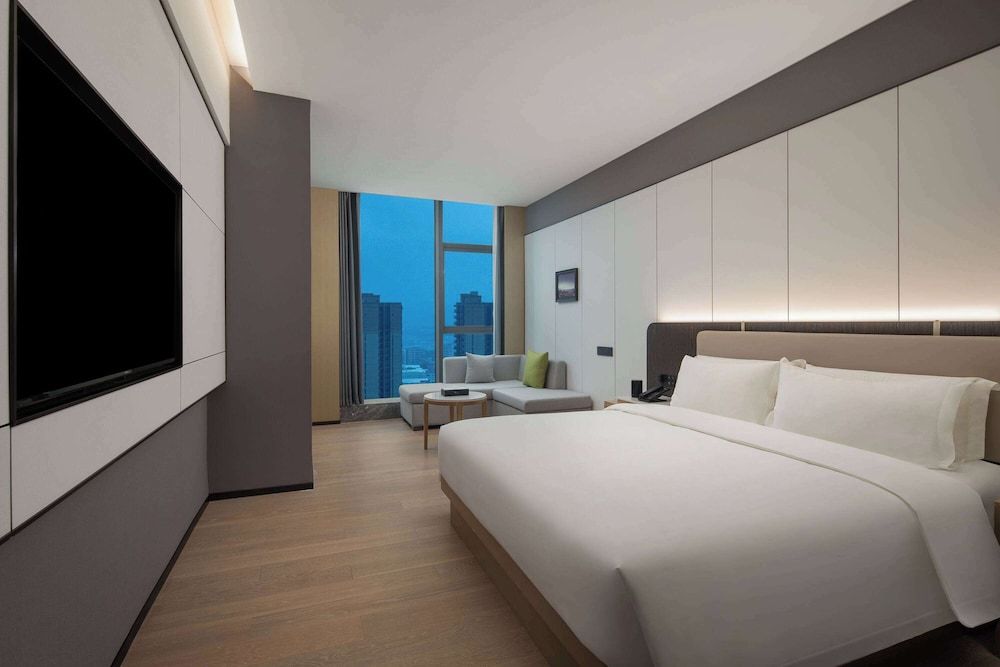 Deluxe Room, 1 King Bed, Non Smoking, City View