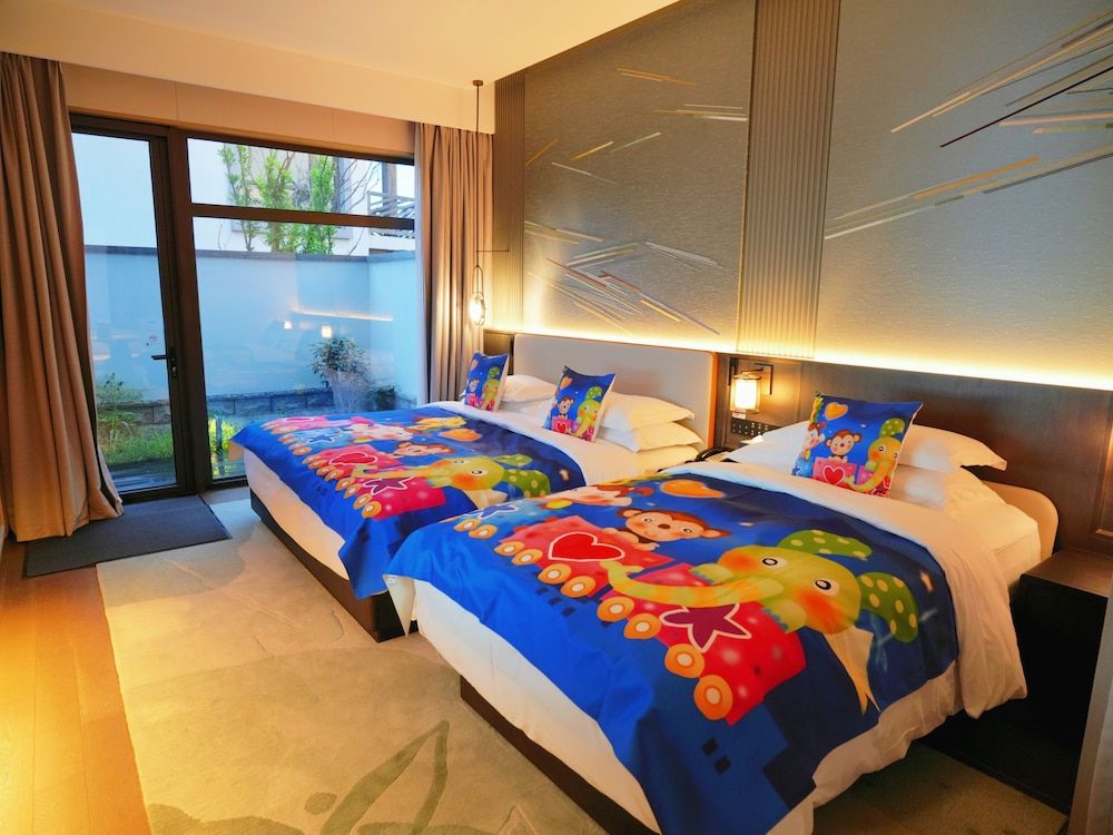 Family Room (Miao Qu)