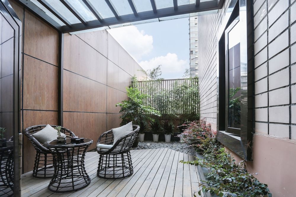 Business Room, Courtyard View