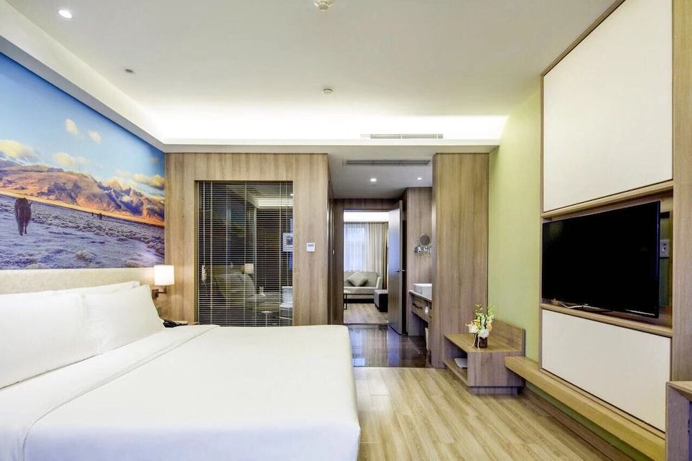Room (Courtyard)