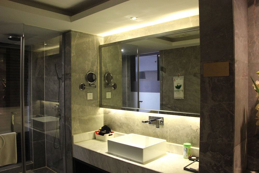 Holiday Suite
