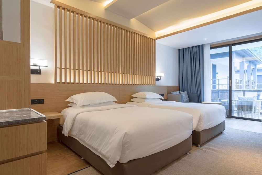 Room, 2 Twin Beds, Smoking, Mountain View