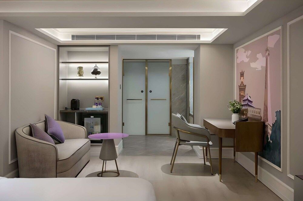 Deluxe Room, 1 King Bed
