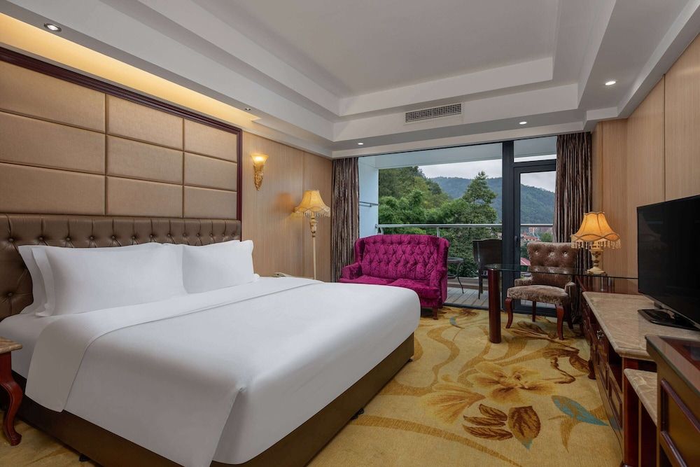 Executive Room, 1 King Bed, Non Smoking, Balcony