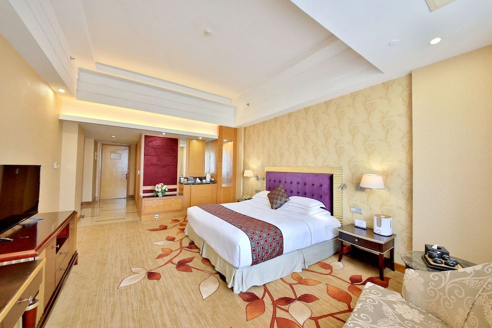 Xinhui Country Garden Phoenix Hotel Deluxe Double Room, City View
