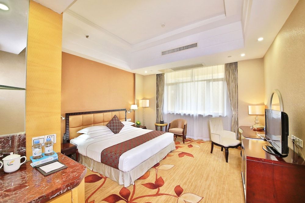 Xinhui Country Garden Phoenix Hotel Deluxe Double Room, City View 4