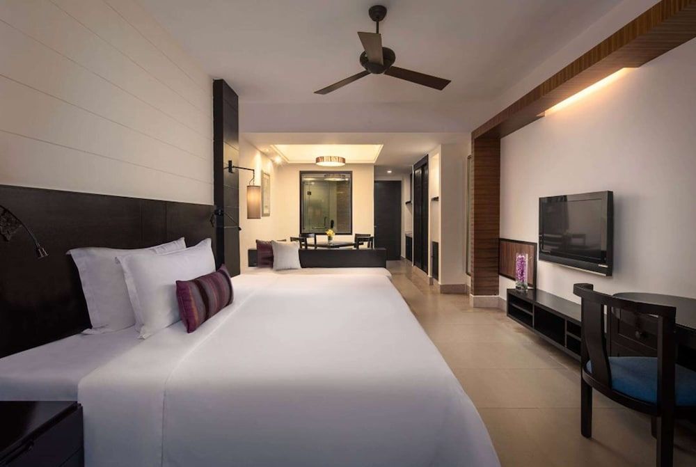 Deluxe Room, 1 King Bed, Non Smoking, Sea View