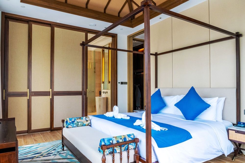 Superior Jacuzzi Villa