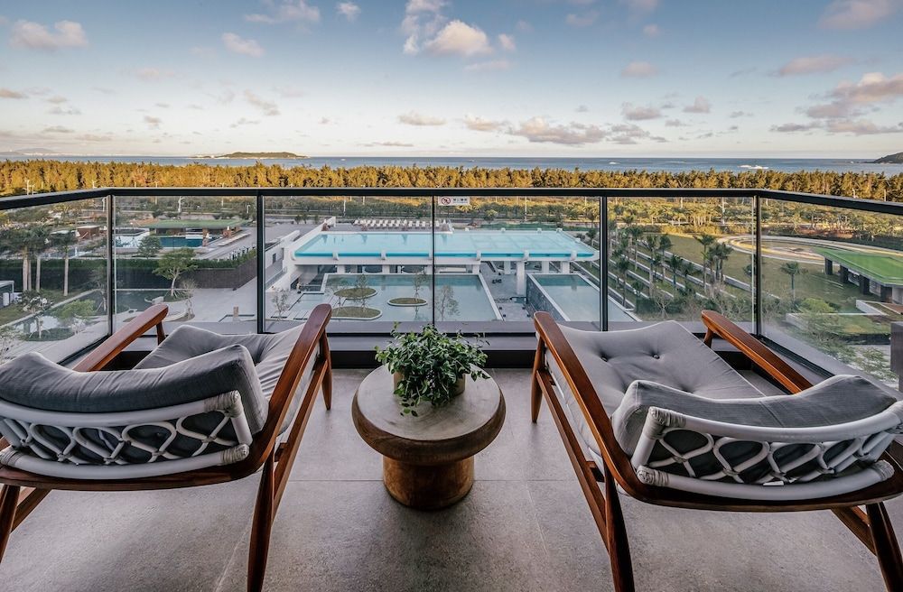 Suite, 1 King Bed, Ocean View